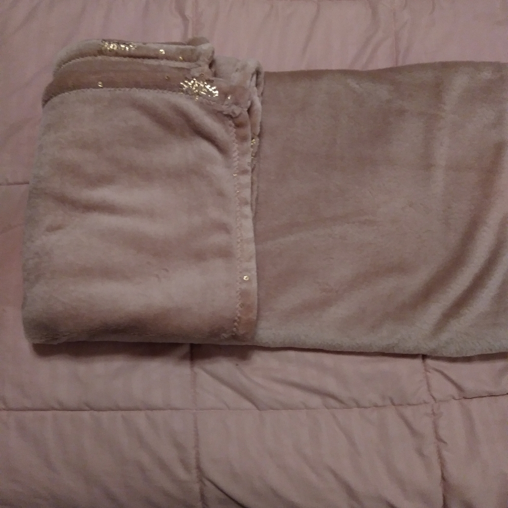 Essential Home throw - Picture 8 of 9